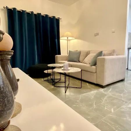 아파트 White Arches #2 By Trulycyprus *